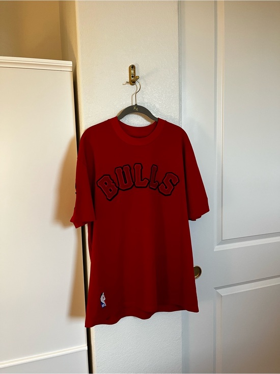 Pro Standard Other - Pro Standard Chicago Bulls Graphic T Shirt Men’s Small Red NBA Luxury Athletic